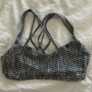 Lululemon free to be zen heathered gray light impact sports bra size 6